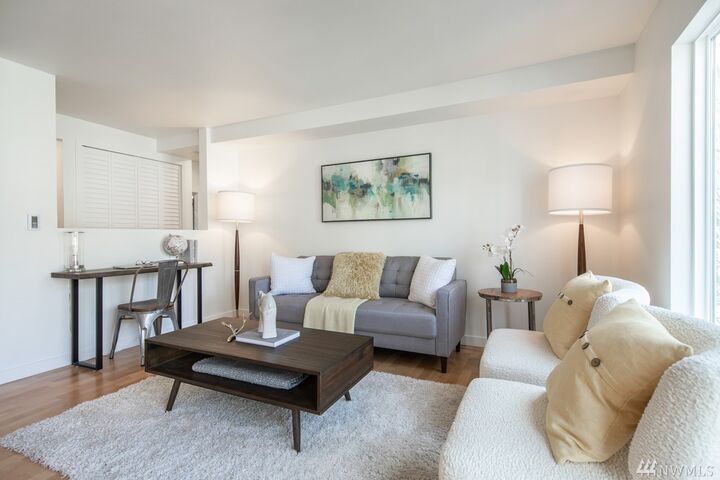 Property Photo: 3661 Phinney Ave N 406 WA 98103