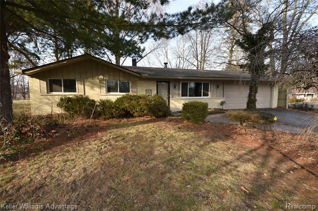 Property Photo:  35280 Edythe Drive  MI 48331 