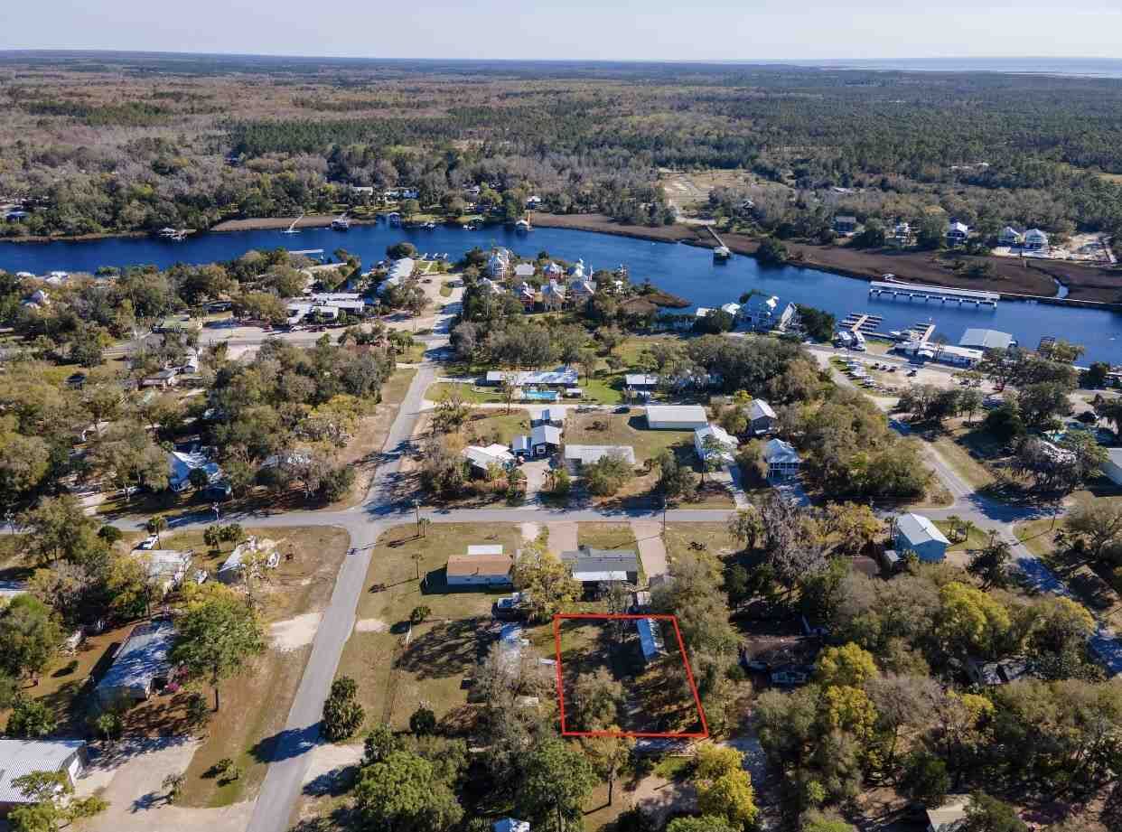 Property Photo: 1212 Carmichael Lane SE FL 32359