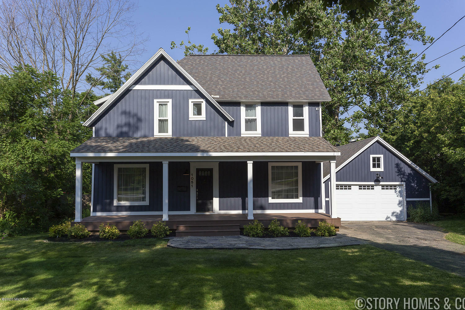 Property Photo:  1051 Breton Road SE  MI 49506 