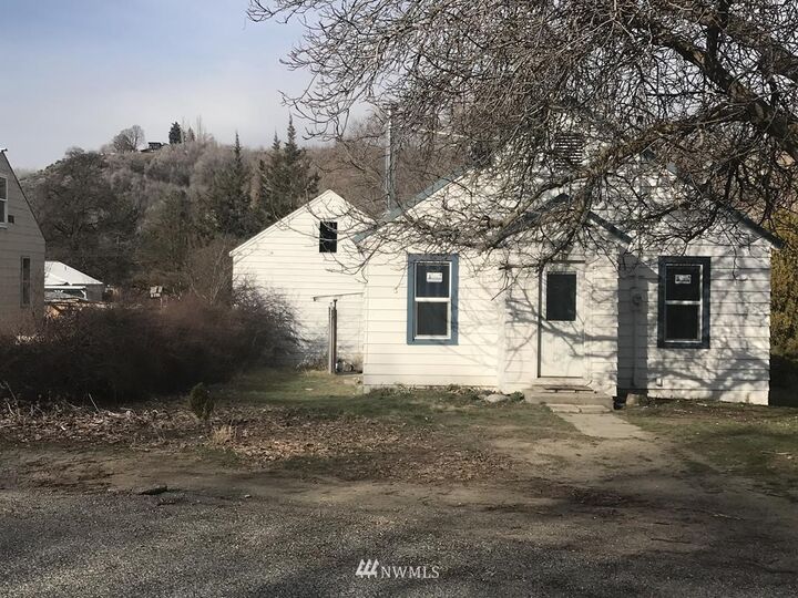 Property Photo: 418 Hemlock Street WA 98841