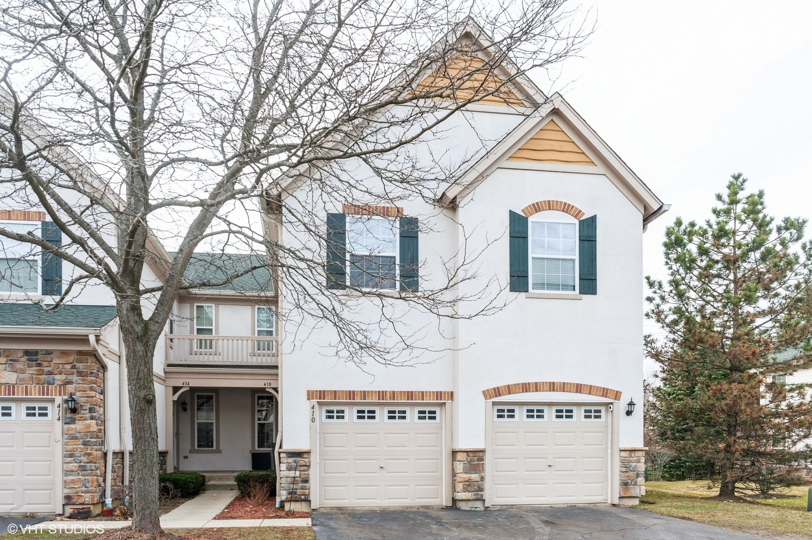 Property Photo: 410 W Shadow Creek Drive IL 60061