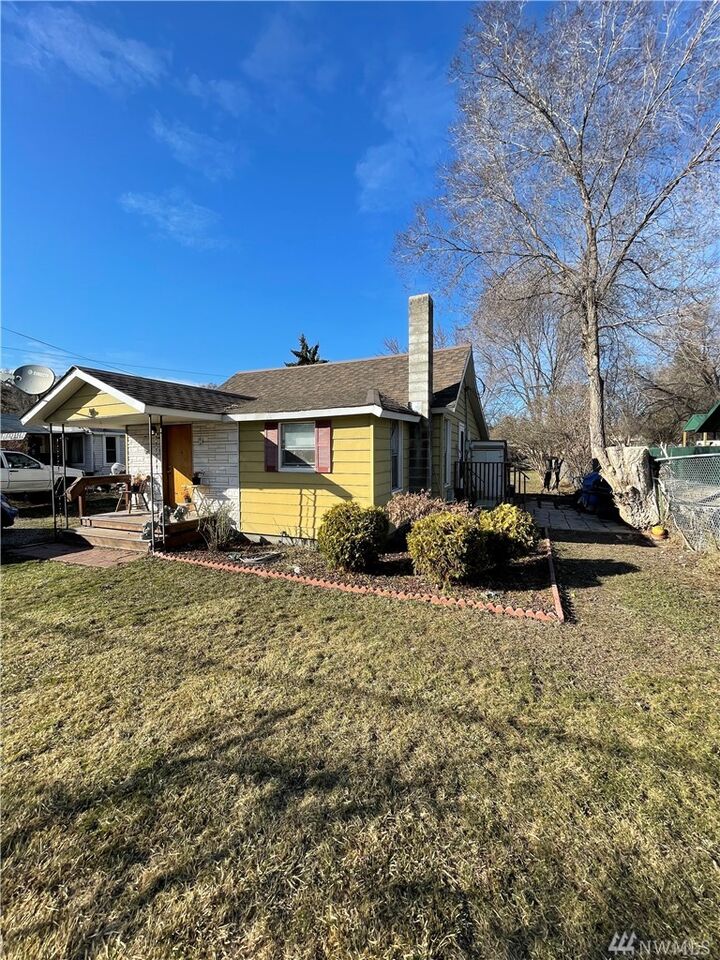 430 W 4th Ave  Omak WA 98841 photo