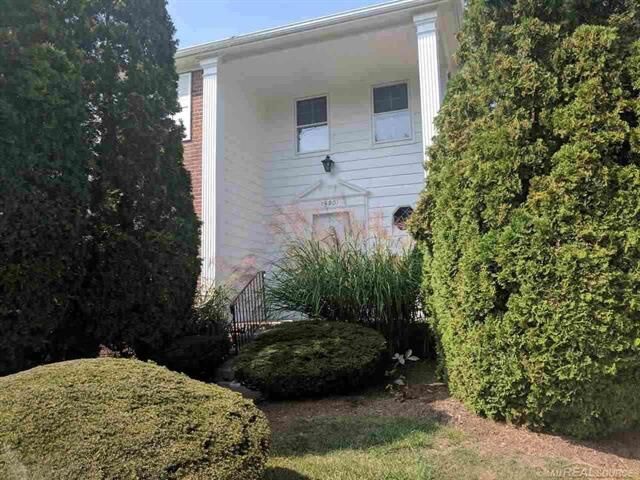 Property Photo:  15801/3 Windmill Pointe  MI 48230 