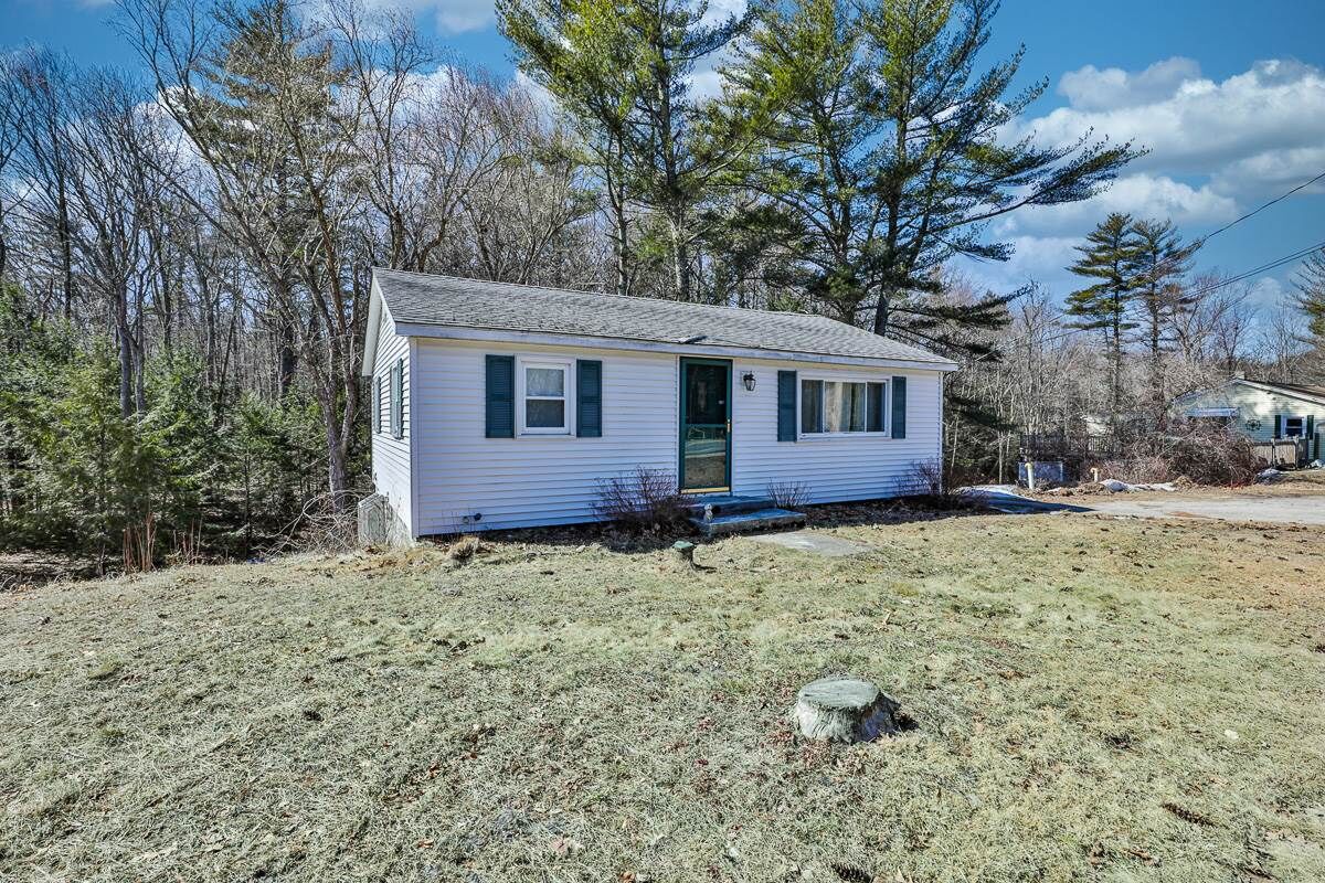 Property Photo:  378 Chester Road  NH 03032 