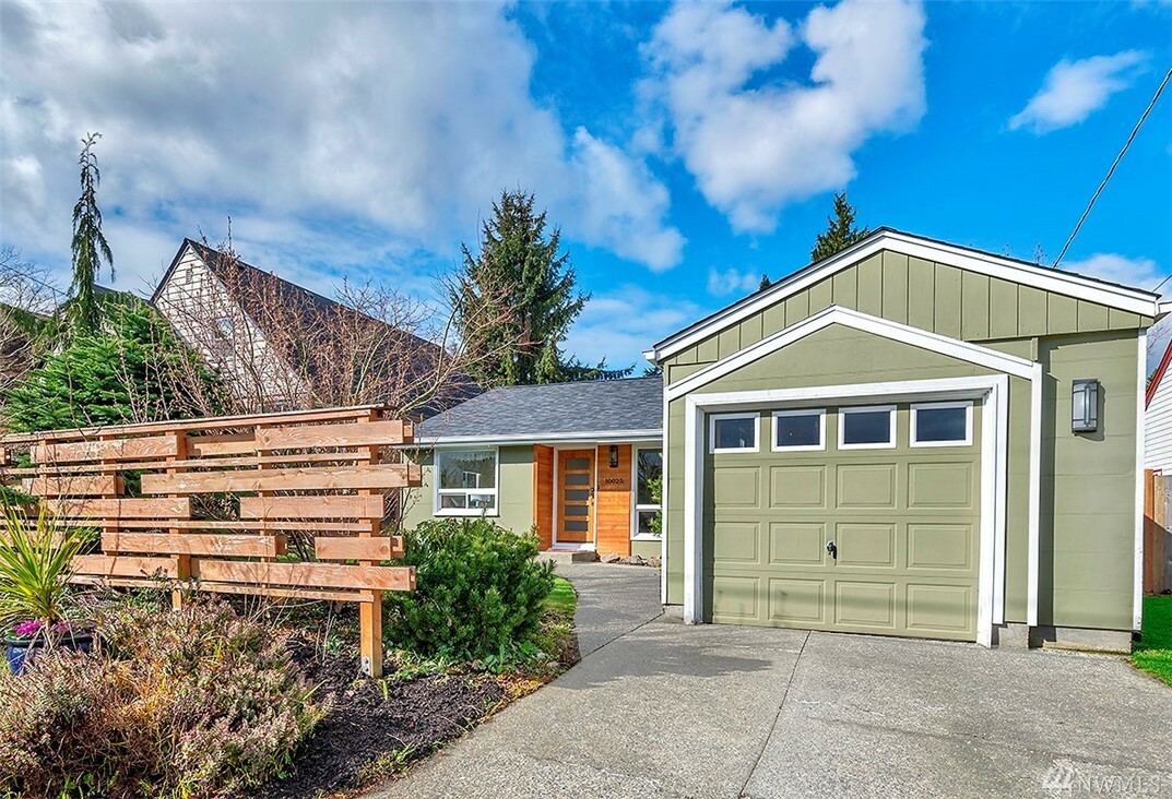 10025 32nd Ave NE  Seattle WA 98125 photo