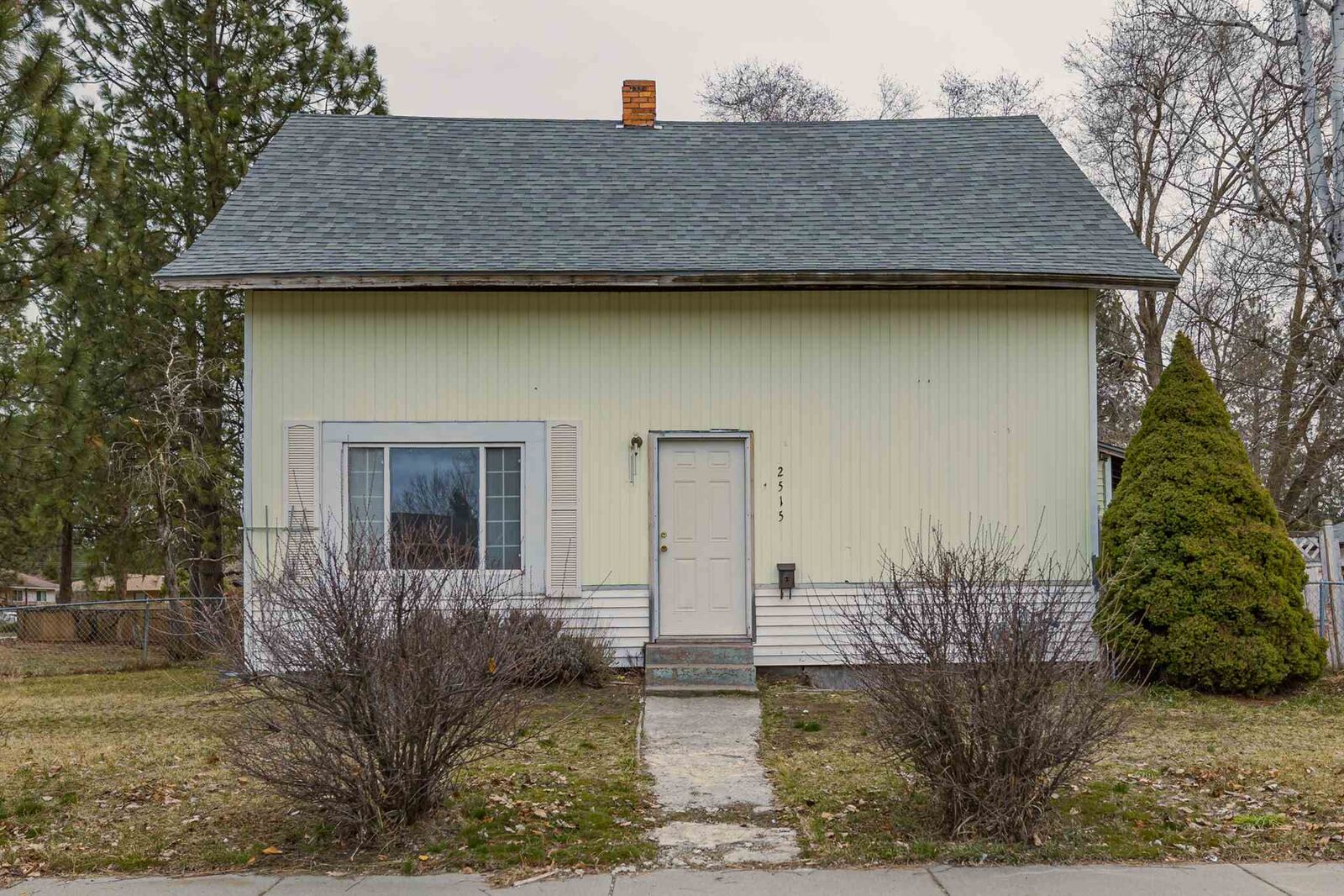 Property Photo: 2515 S University Rd WA 99206