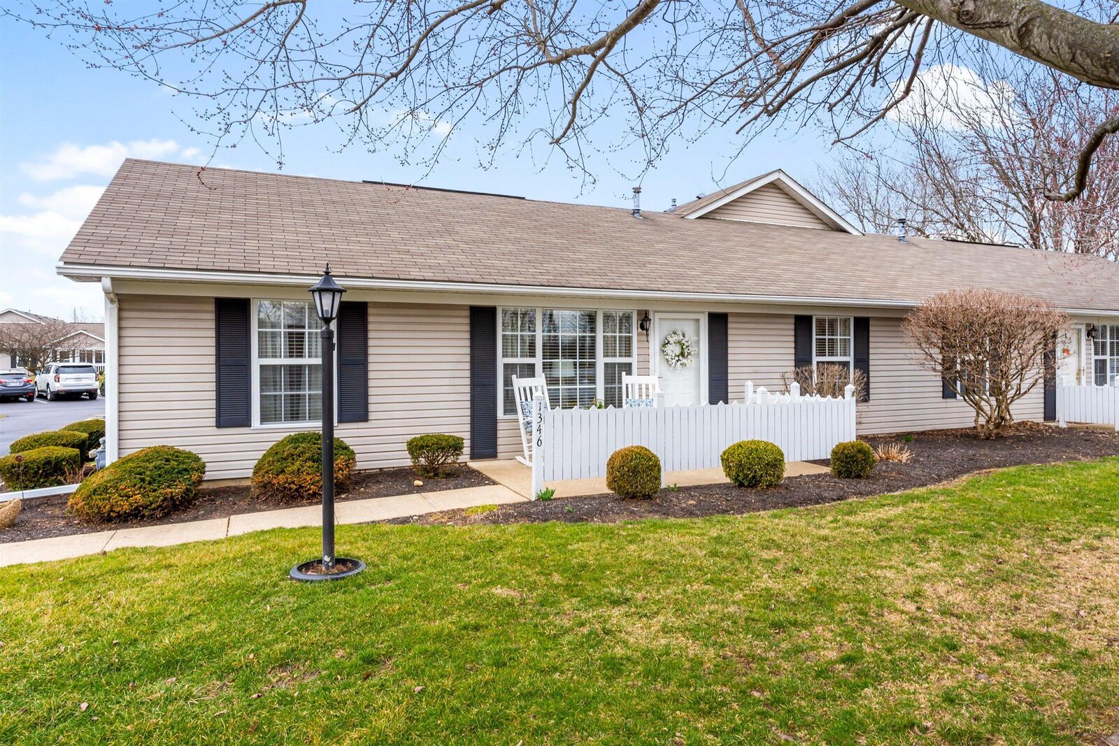 Property Photo: 1346 Hillview E Circle OH 43055