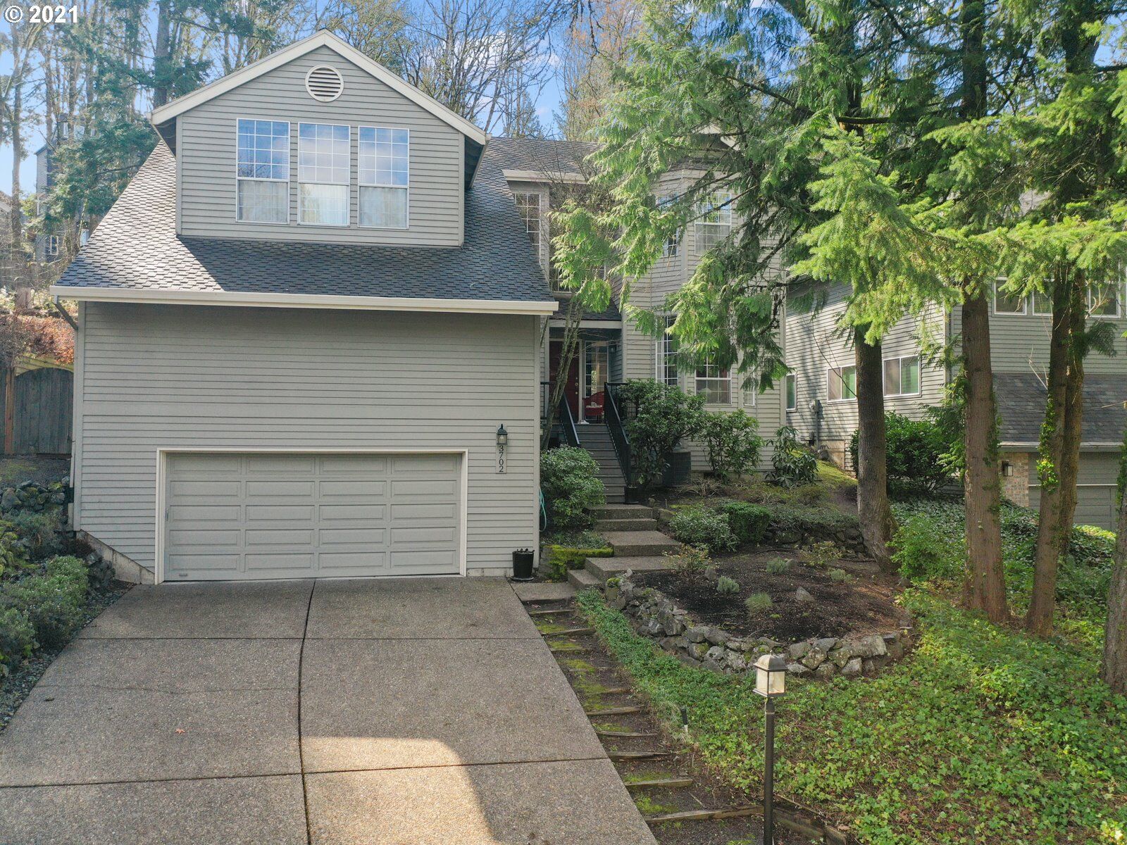 Property Photo: 3702 SW Cullen Blvd OR 97221
