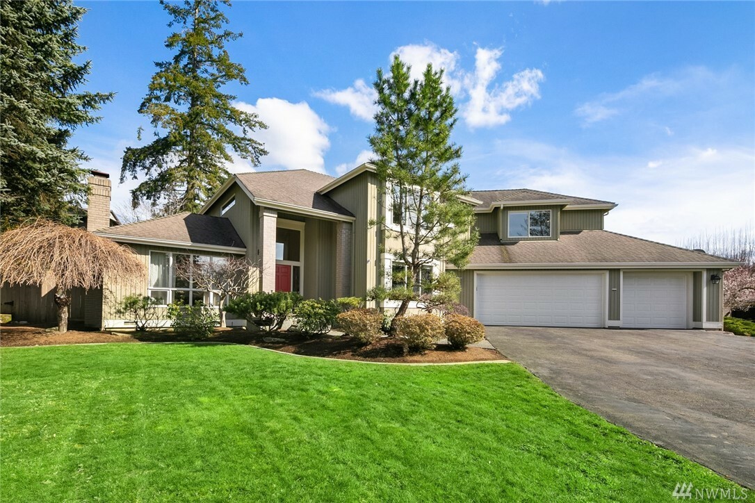 Property Photo: 22946 SE 47th Ct WA 98075