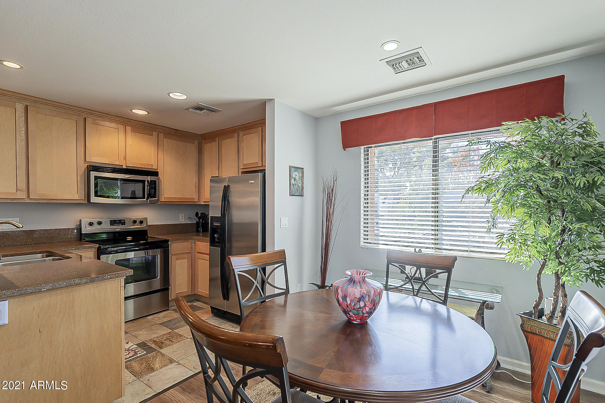 Property Photo: 4704 E Paradise Village Parkway N 252 AZ 85032