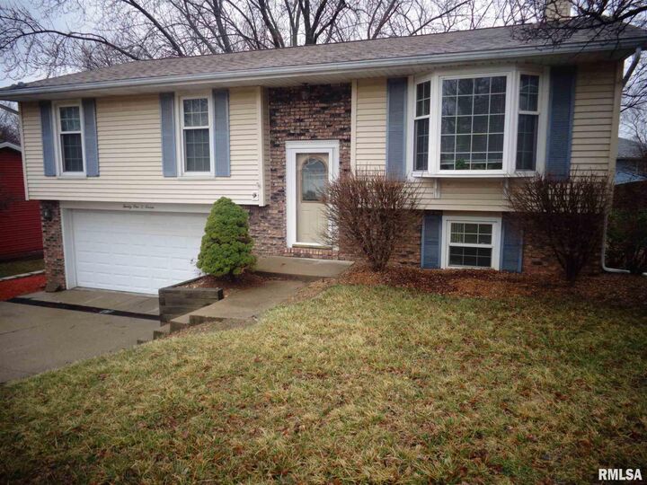 2107 Granada  Pekin IL 61554 photo