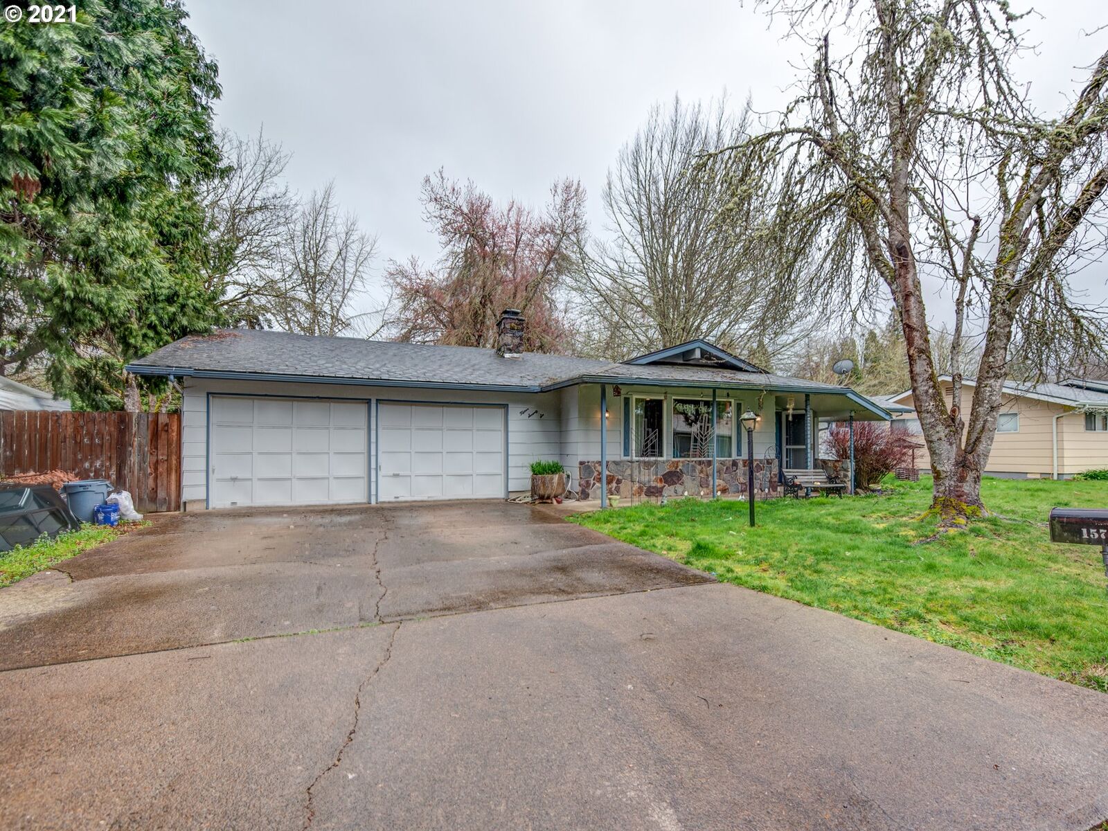 Property Photo: 1576 S 5th St OR 97424