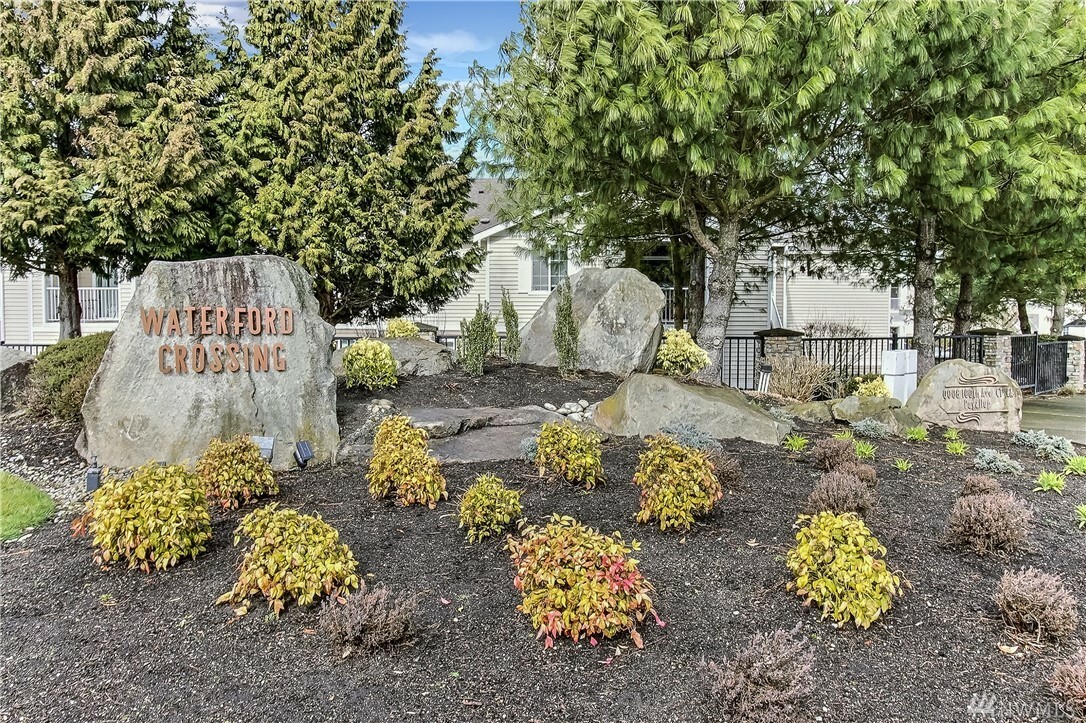 Property Photo: 10011 186th St E 241 WA 98375
