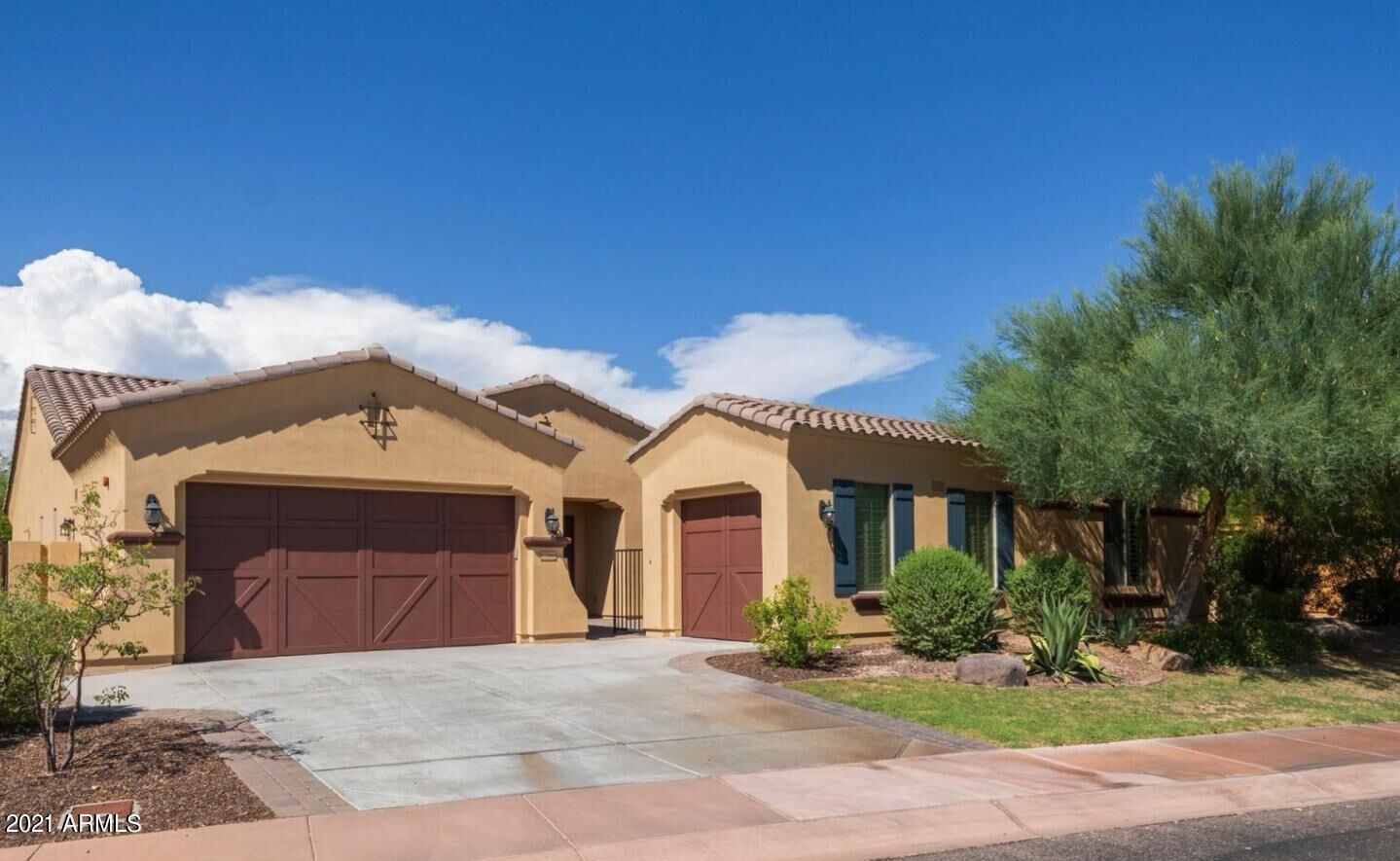 Property Photo: 12860 W Via Caballo Blanco Drive AZ 85383
