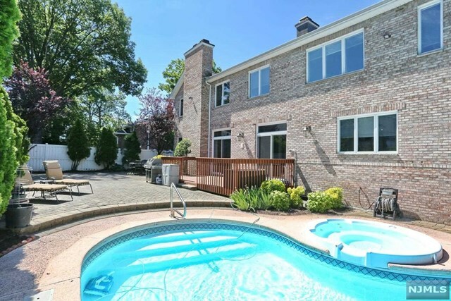 Property Photo:  37 New Street  NJ 07632 