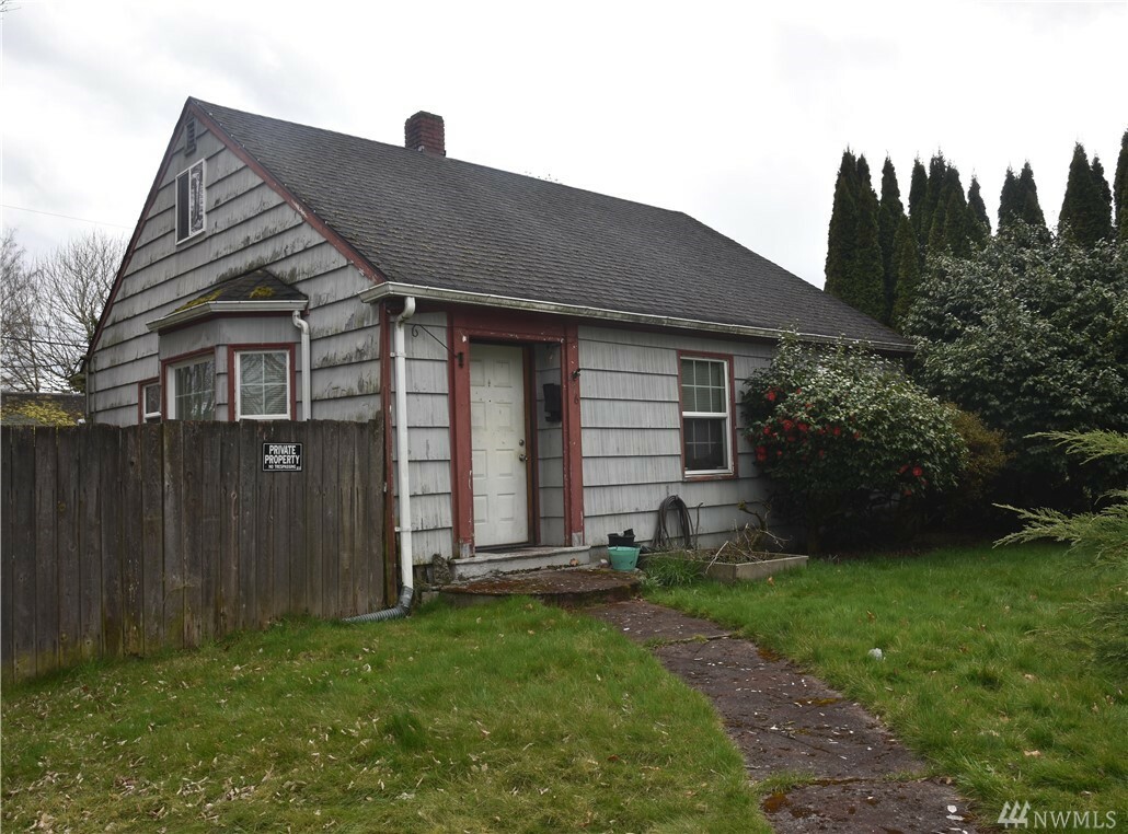 Property Photo:  476 17th Ave  WA 98632 