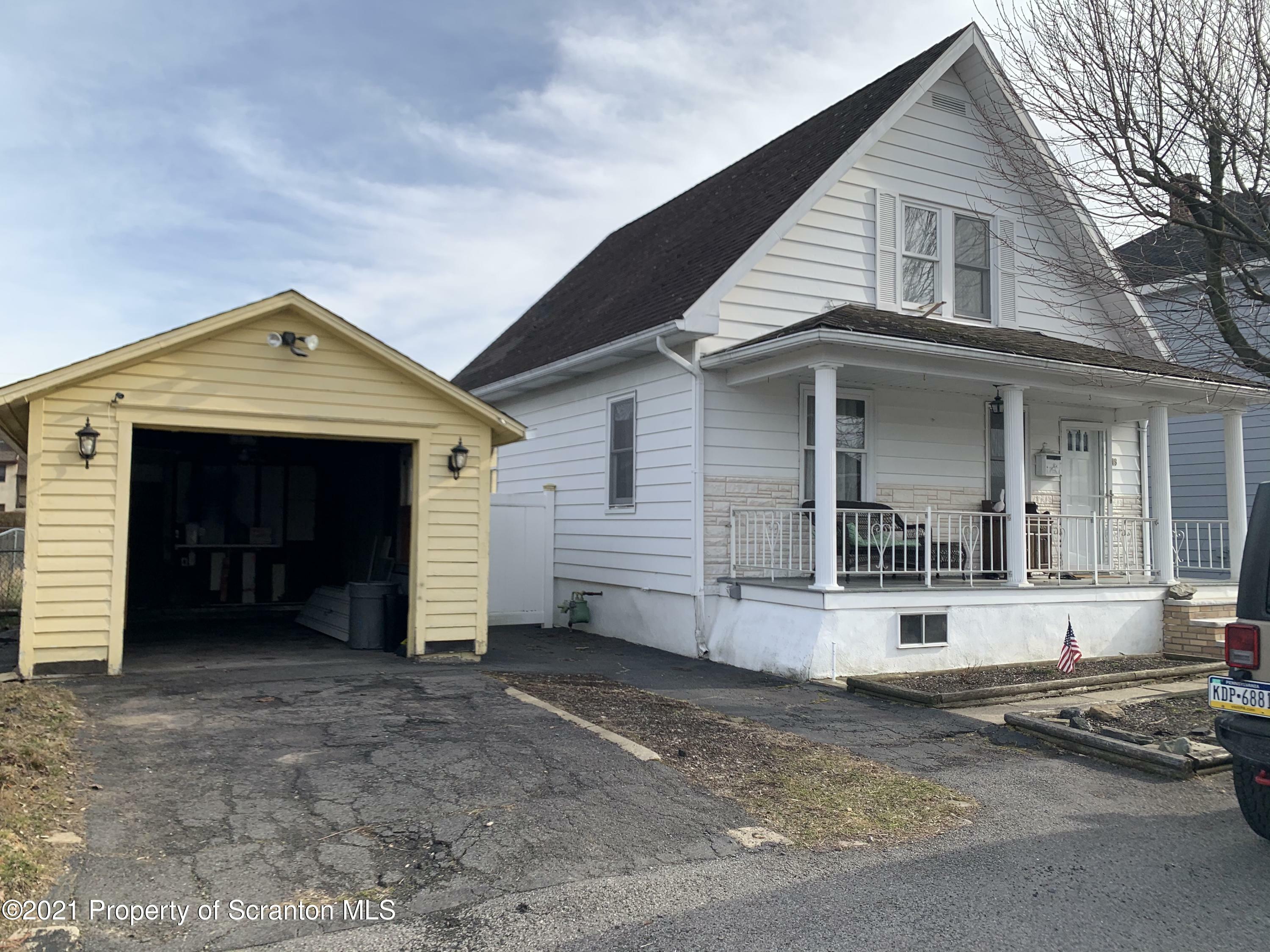 Property Photo:  109 Center Street  PA 18434 