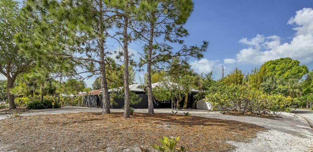 Property Photo:  4857 Stevens Drive  FL 34234 