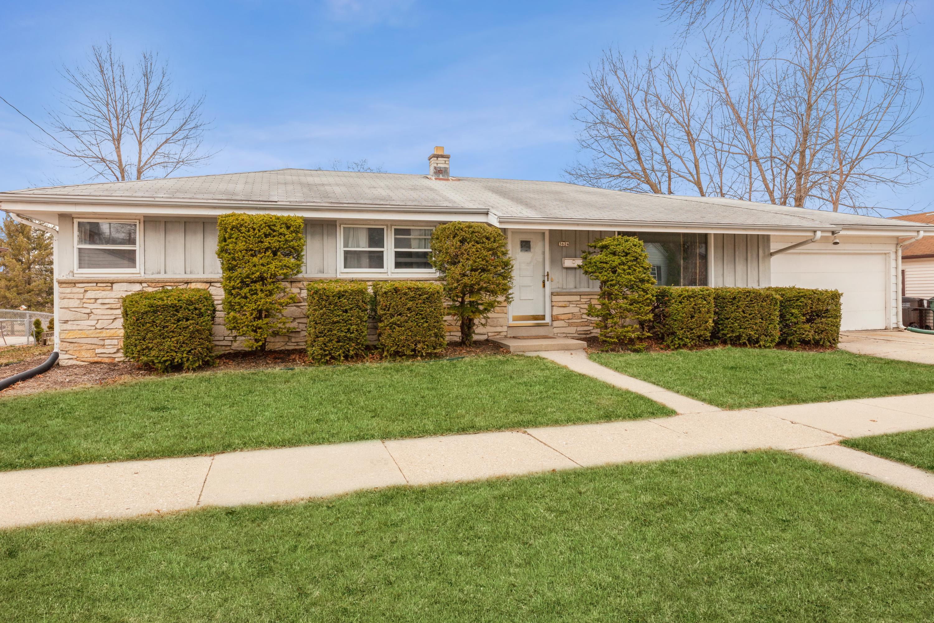 Property Photo: 3624 E Lunham Ave WI 53235