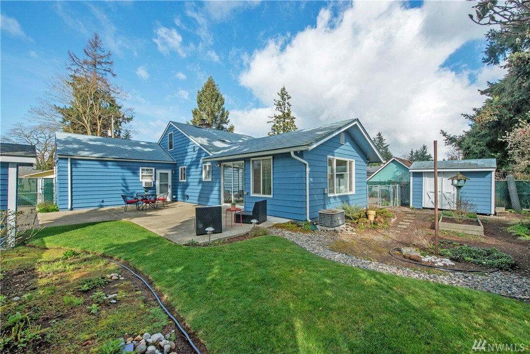 Property Photo:  12224 2nd Place SW  WA 98146 