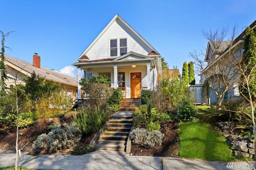 Property Photo:  3305 Norton Ave  WA 98201 