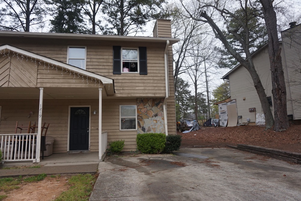 Property Photo: 1219 Creek Forest Court SW GA 30012