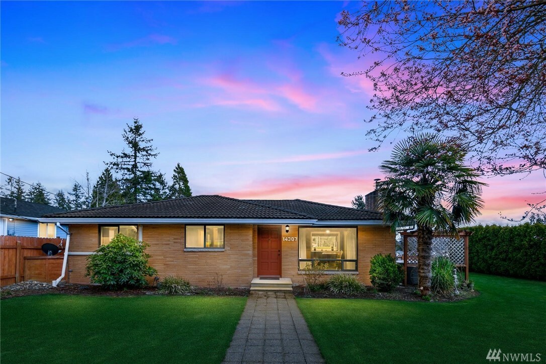 Property Photo:  14307 SE 200th St  WA 98042 
