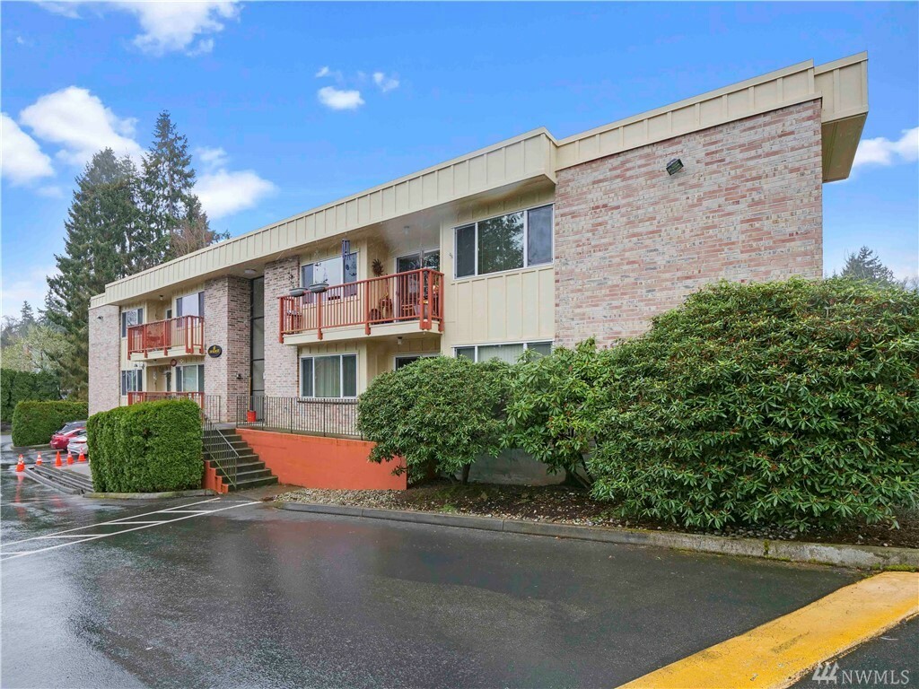 Property Photo:  330 Elm St 207  WA 98203 