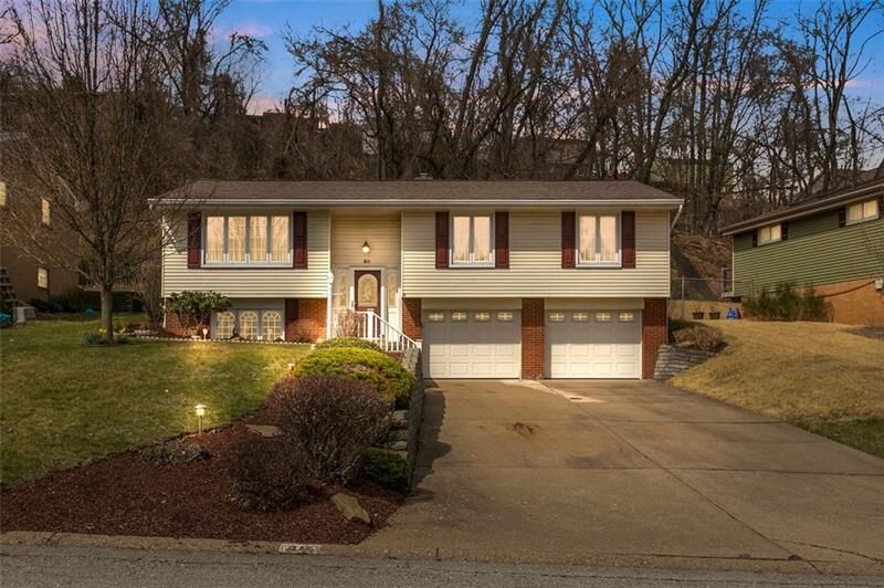 Property Photo:  48 Woody Crest Dr  PA 15234 