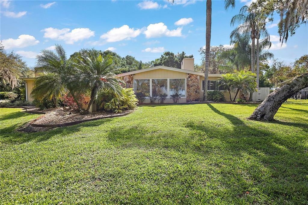 Property Photo:  9511 Silver Lake Drive  FL 34788 