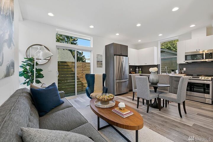 Property Photo:  810 D NE 69th St  WA 98115 