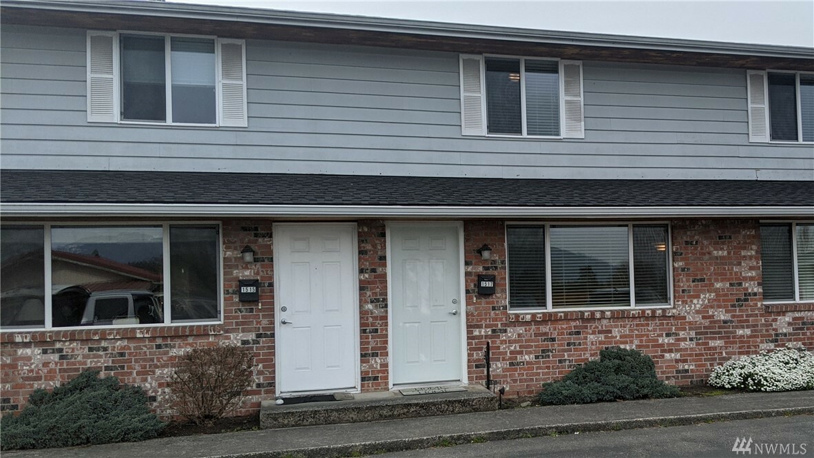 Property Photo:  1517 E Division St 7  WA 98274 