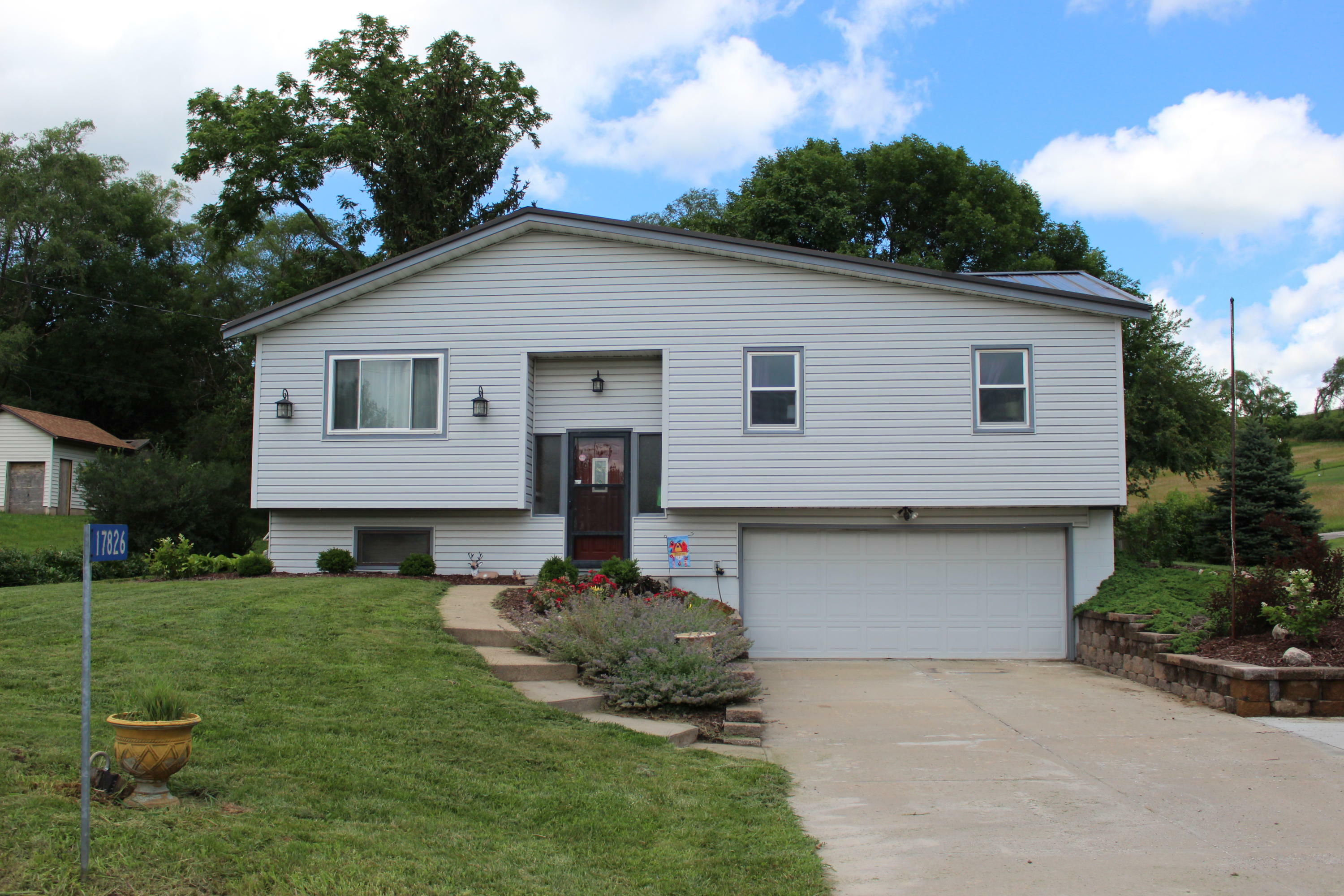 Property Photo:  17826 Honeysuckle Road  IA 51503 