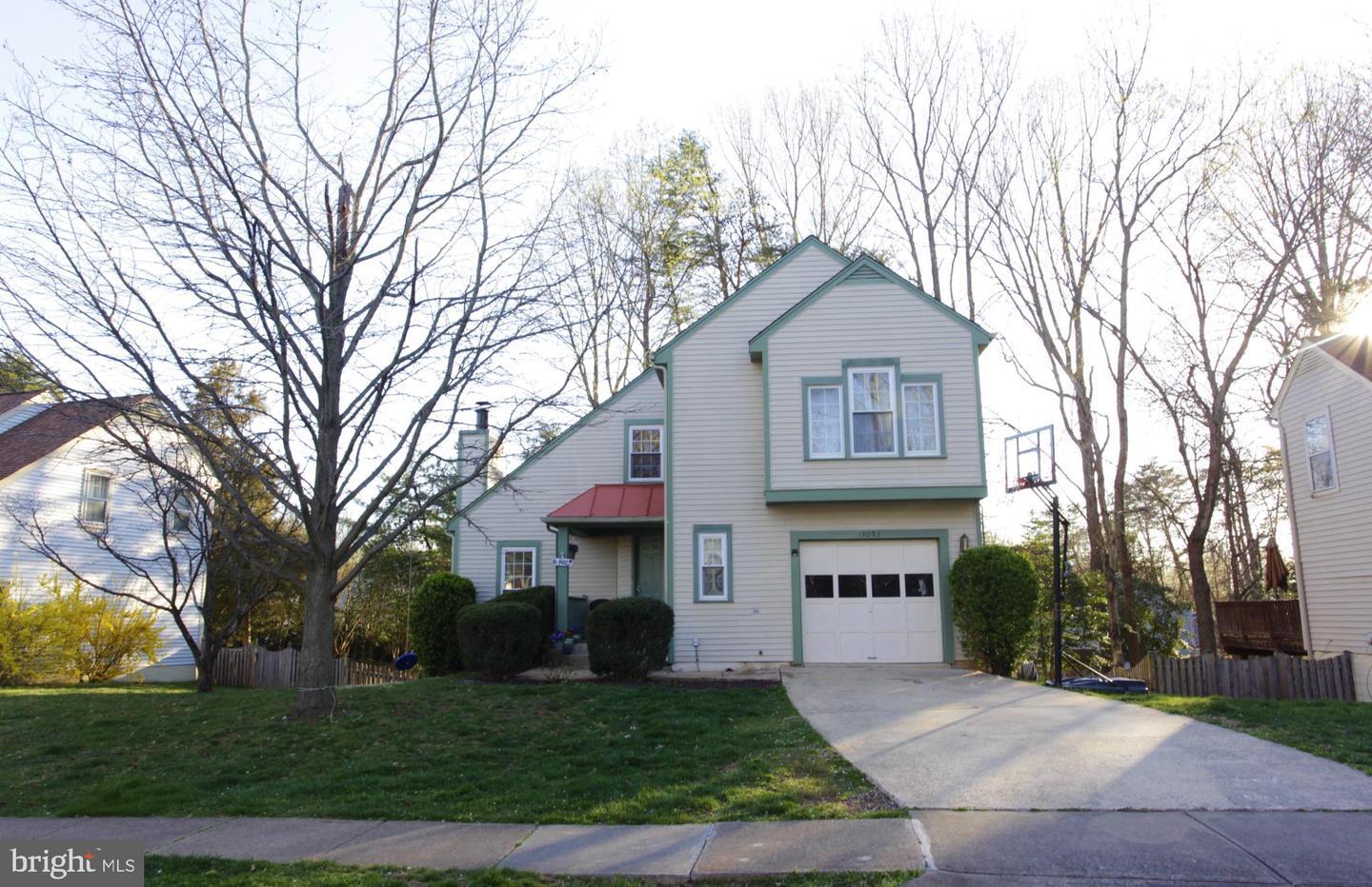 Property Photo: 15053 Holleyside Drive VA 22025