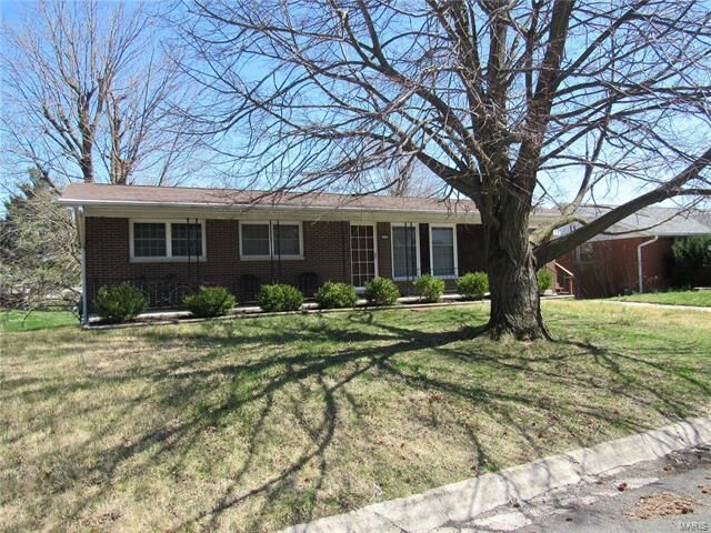 Property Photo:  5315 Englewood Drive   62035 