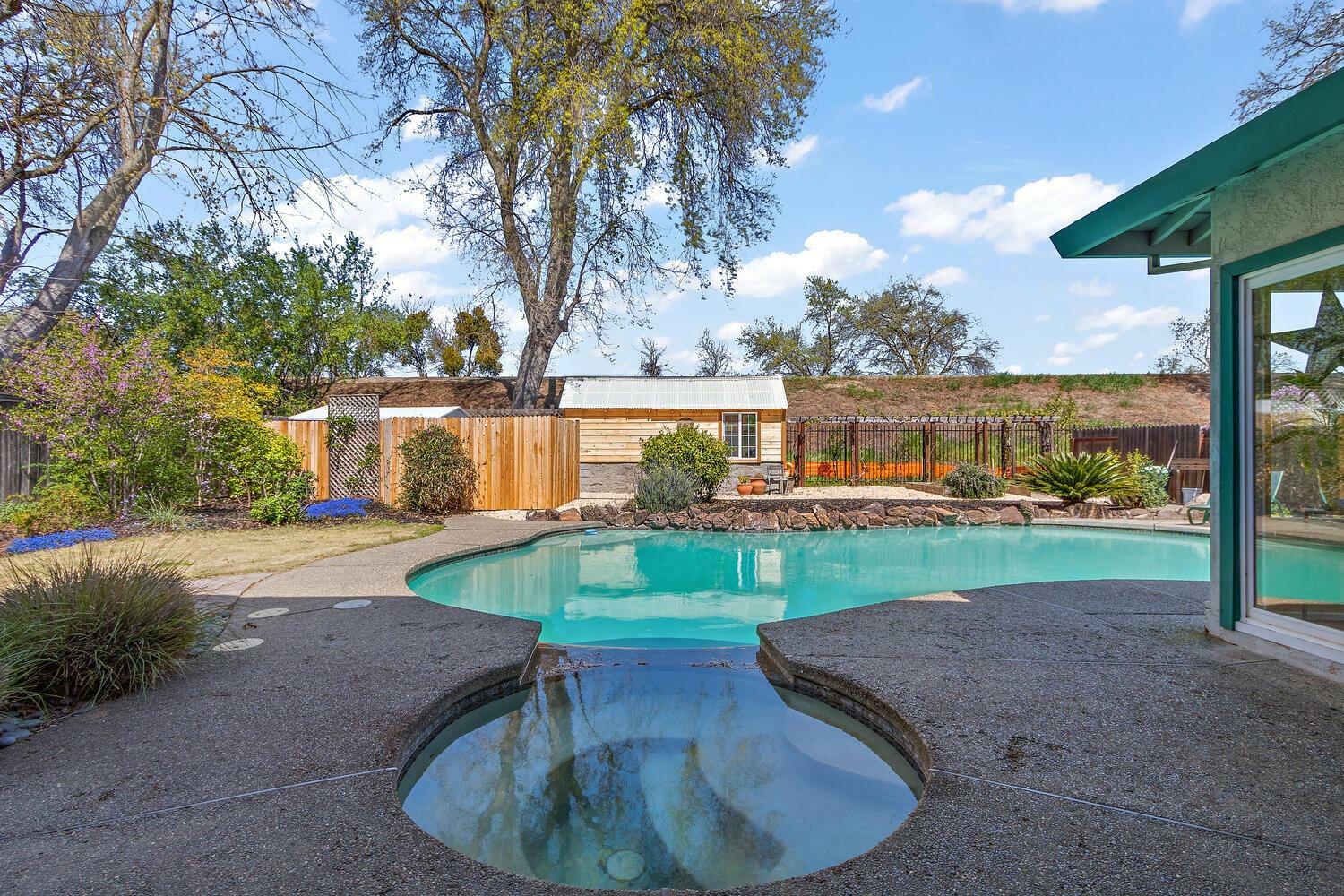 Property Photo:  719 Clipper Way  CA 95831 