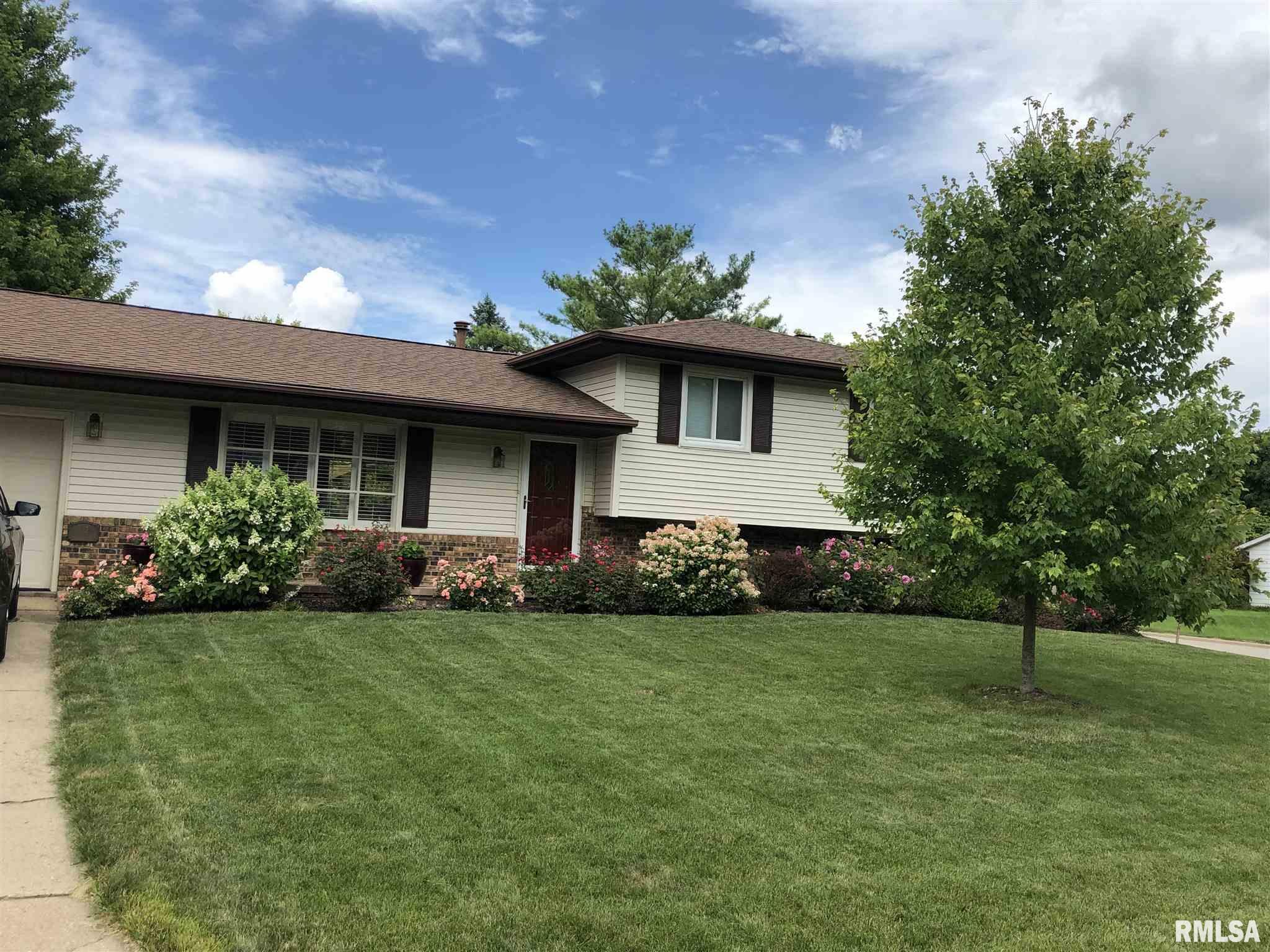 Property Photo:  113 Clayton  IL 61611 