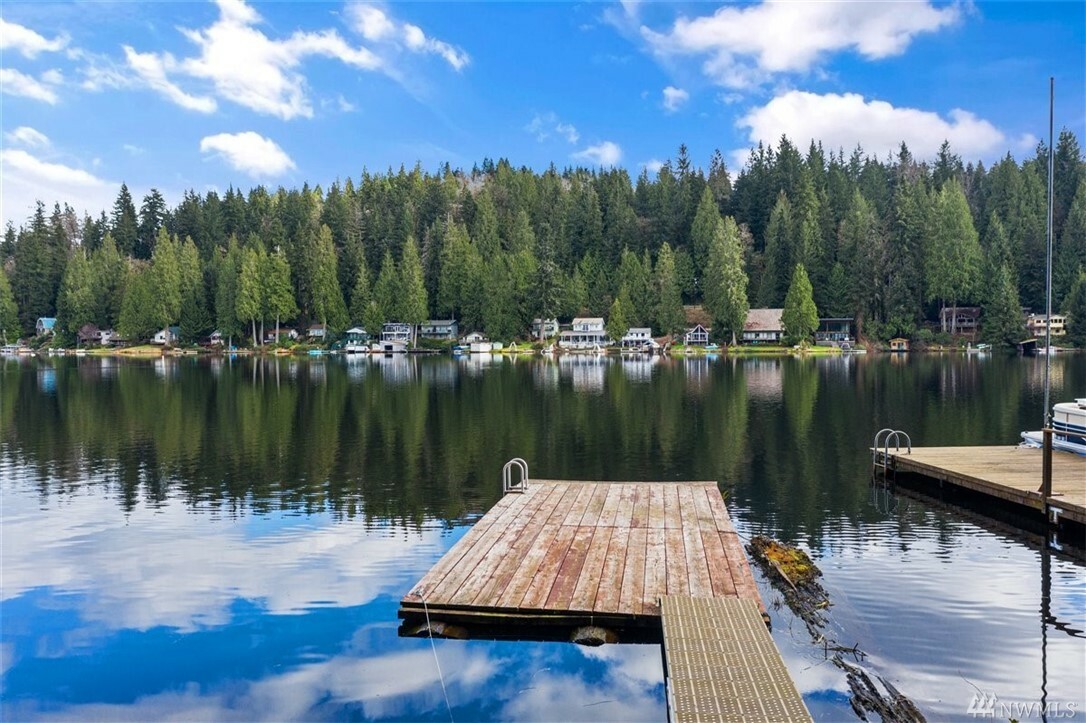 Property Photo:  609 SW Lake Roesiger Road  WA 98290 