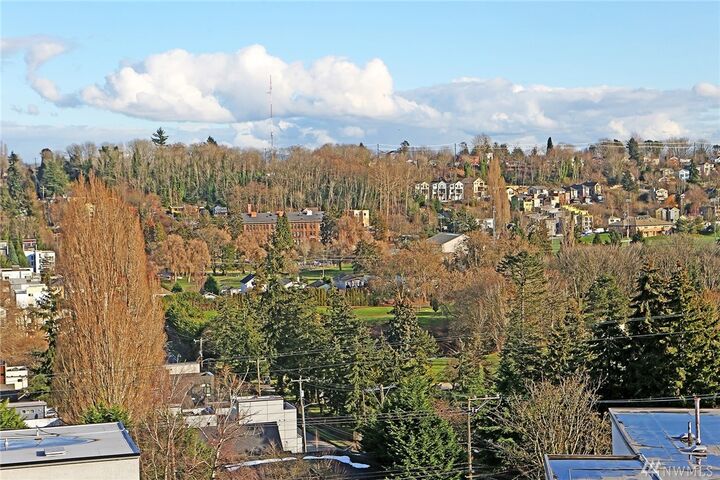 Property Photo:  3104 SW Avalon Wy H  WA 98126 