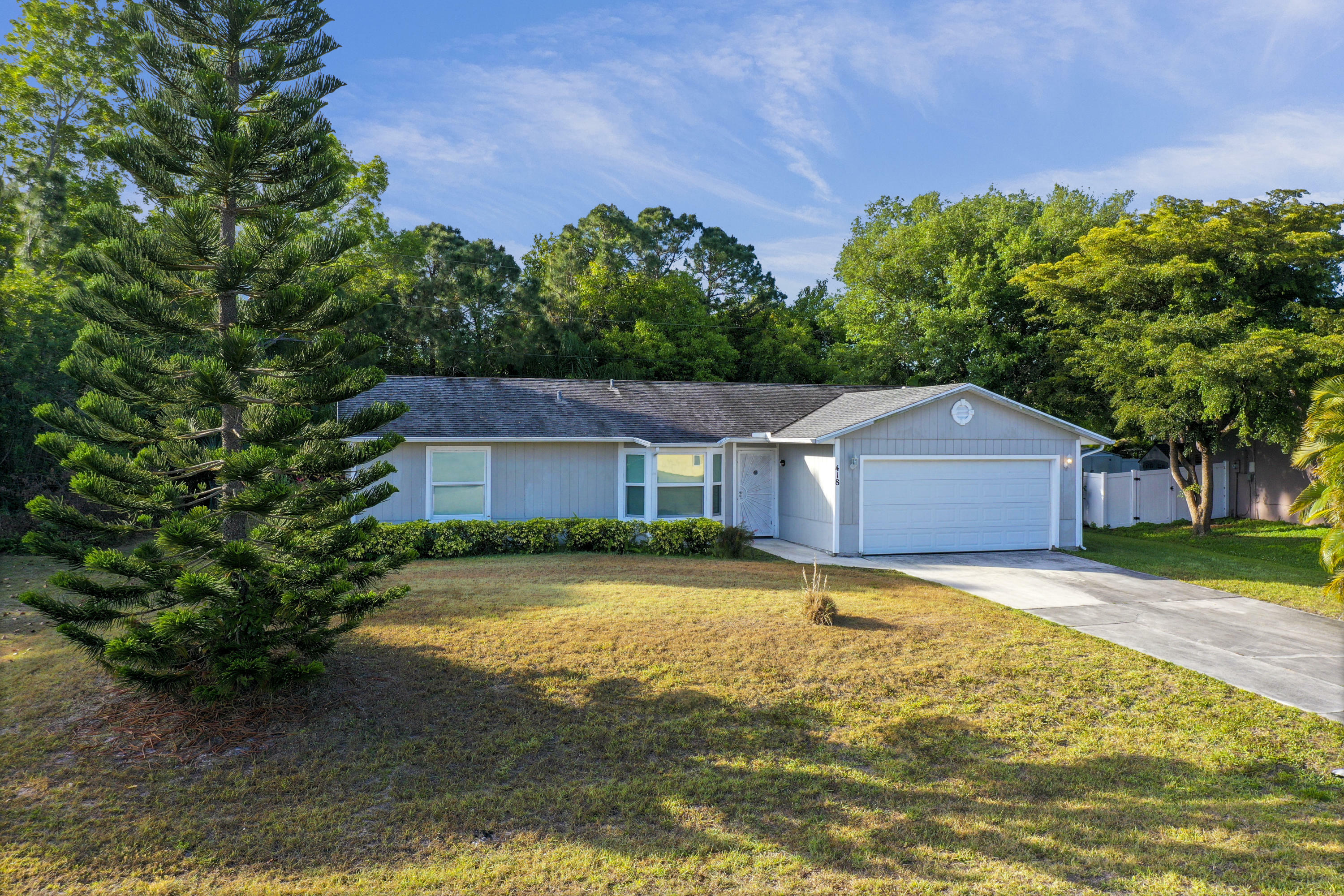 Property Photo:  418 SW Dauphin Avenue  FL 34953 