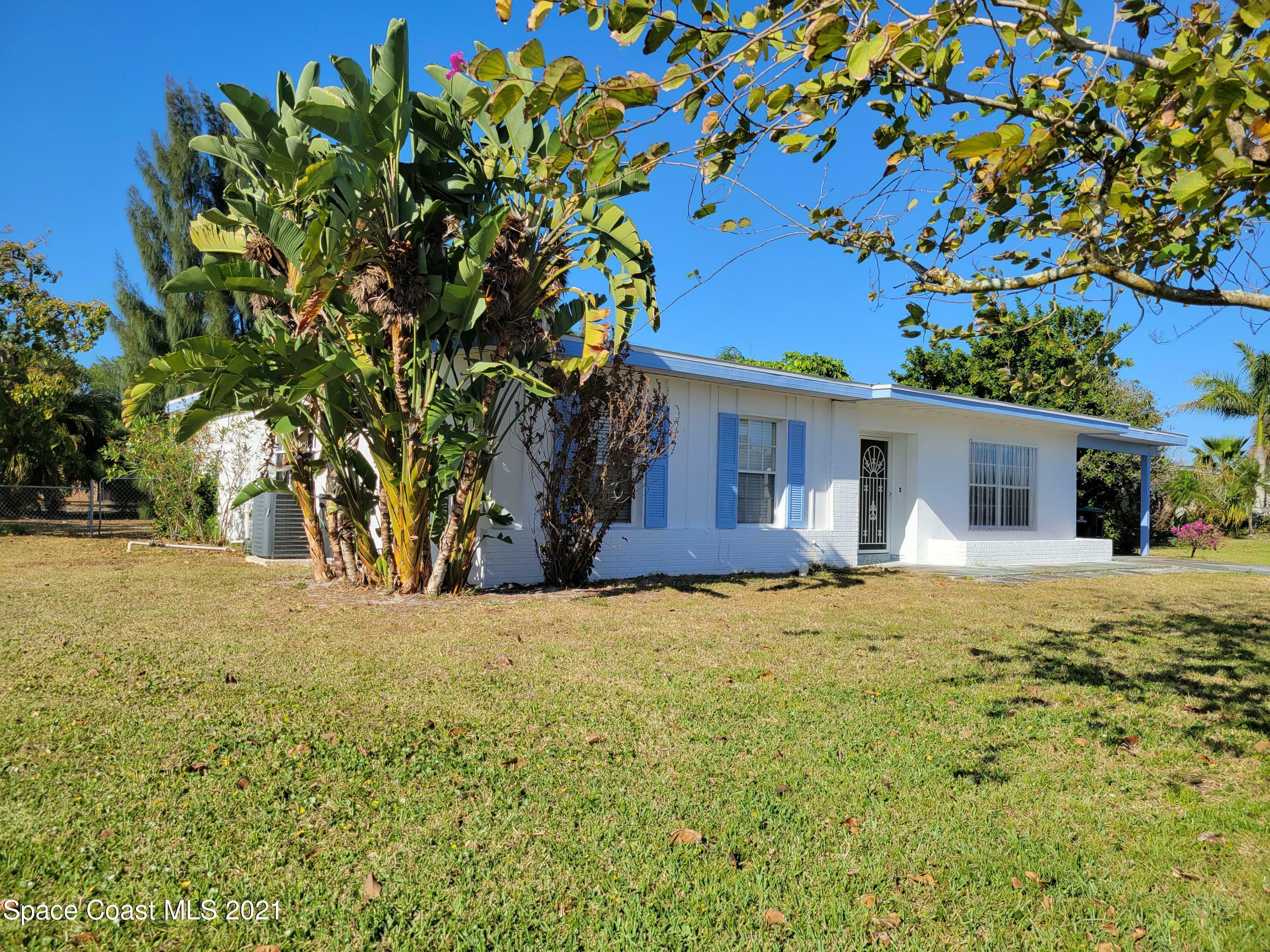 Property Photo: 1042 Daytona Drive NE FL 32905