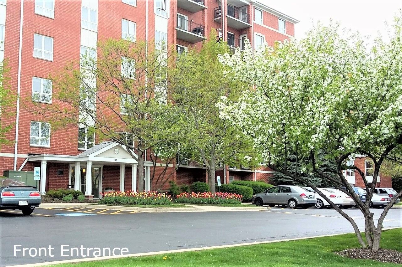 Property Photo:  100 N Milwaukee Avenue 208  IL 60090 
