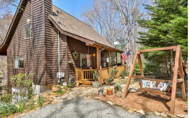 Property Photo:  120 Woodglen Court  GA 30540 