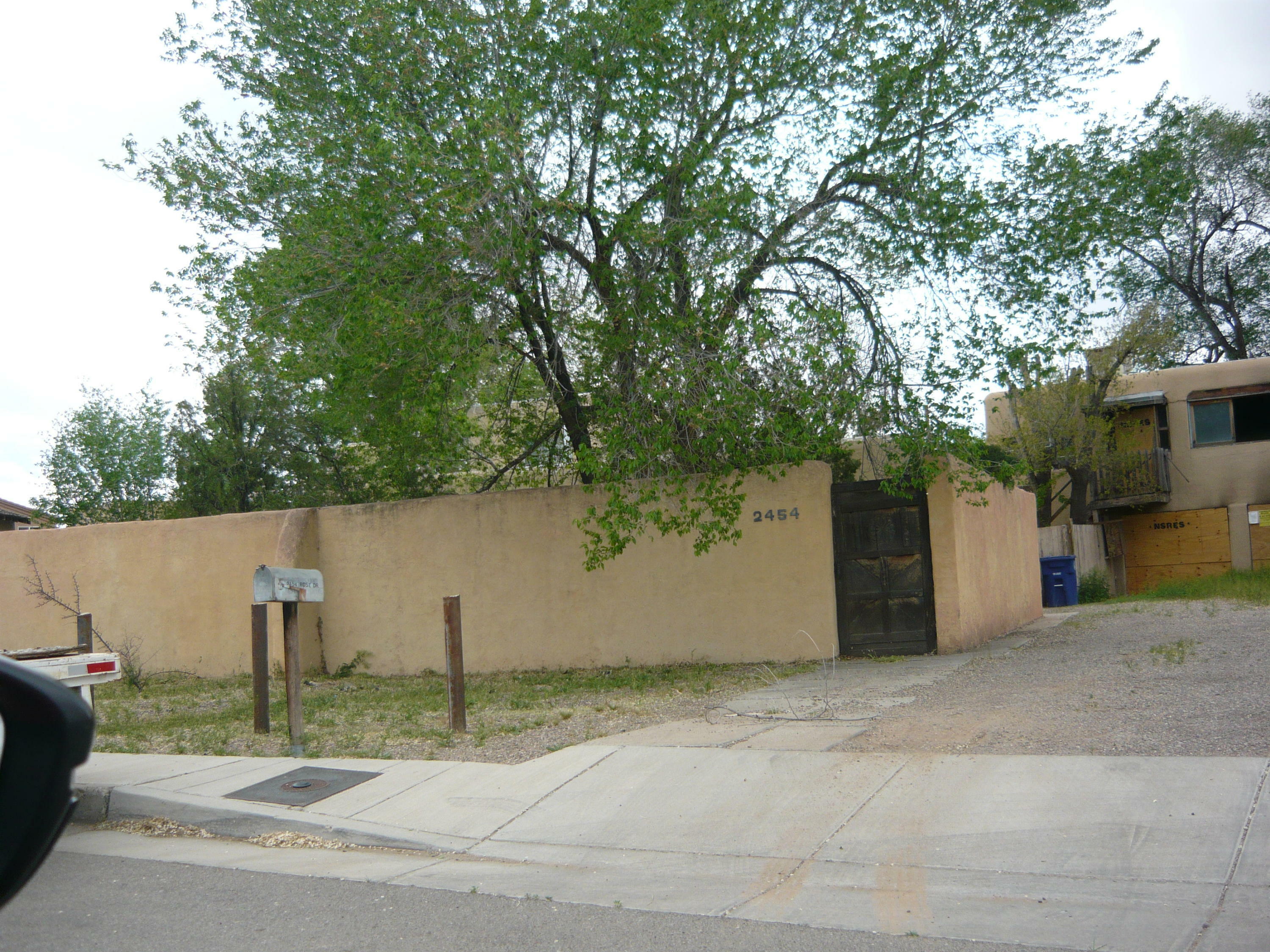2454 Rose Avenue NW  Albuquerque NM 87104 photo