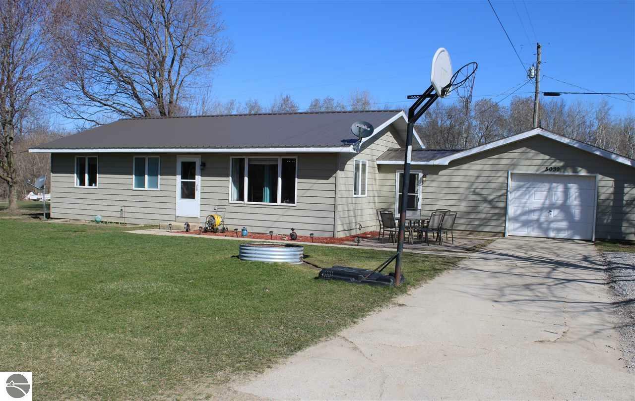 5030 W Pleasant Valley Road  Blanchard MI 49310 photo