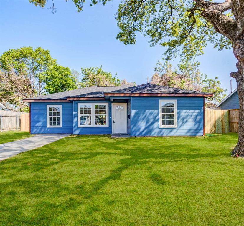 Property Photo:  521 Ellena Road  TX 77076 