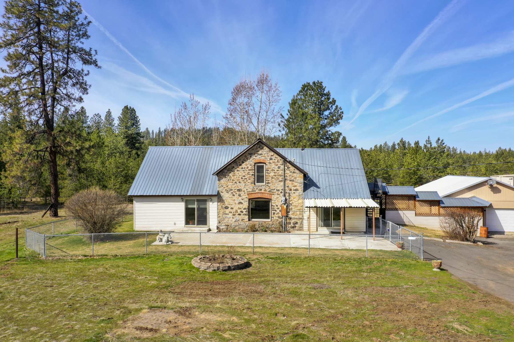 Property Photo:  10810 S Spotted Rd  WA 99004-9028 