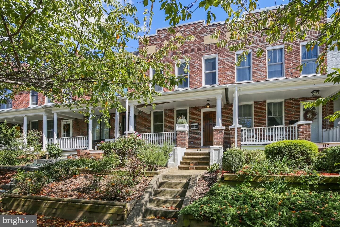 Property Photo: 119 N Peyton Street VA 22314