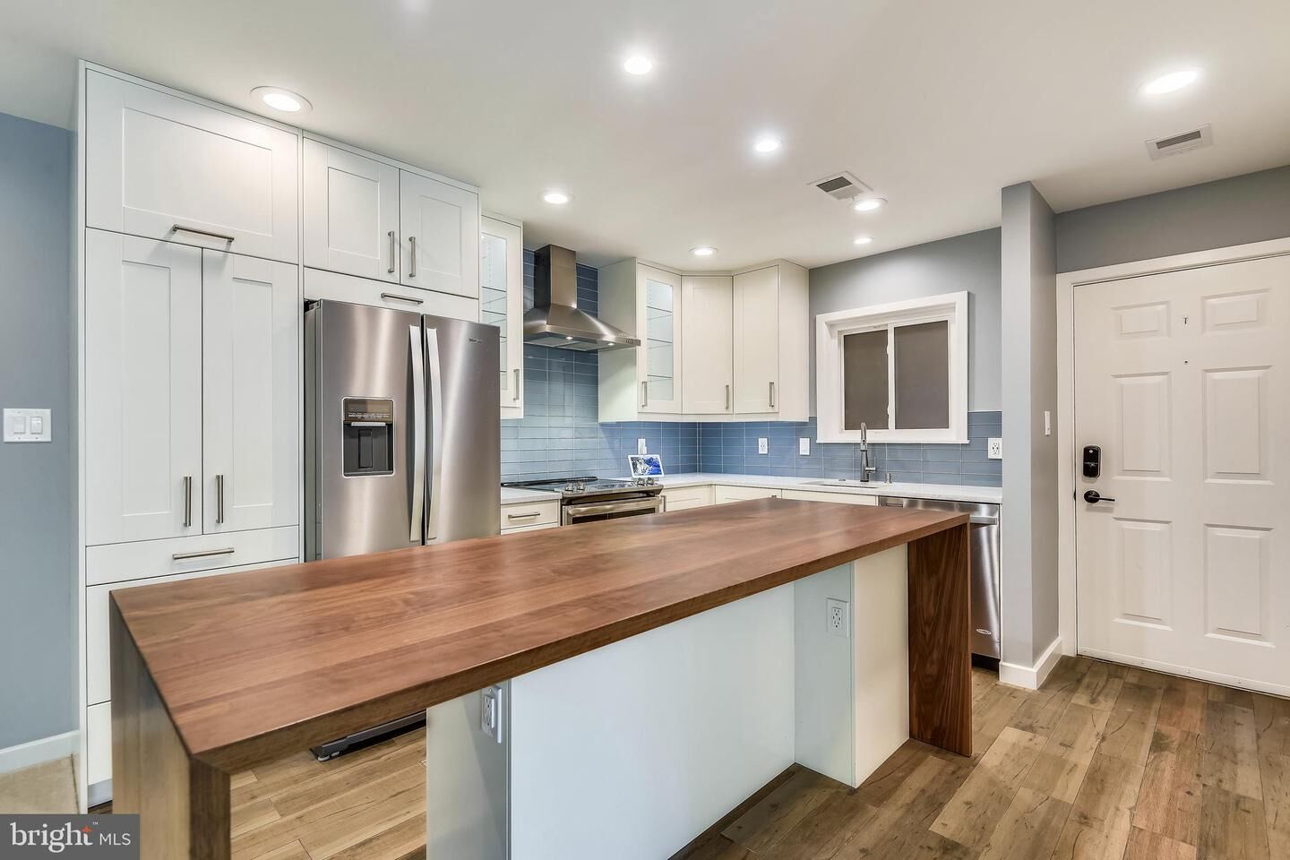 Property Photo: 2813 Lee Oaks Court 301 VA 22046